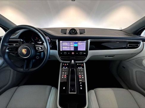 Used 2026 Porsche Macan AWD/4WD image 17