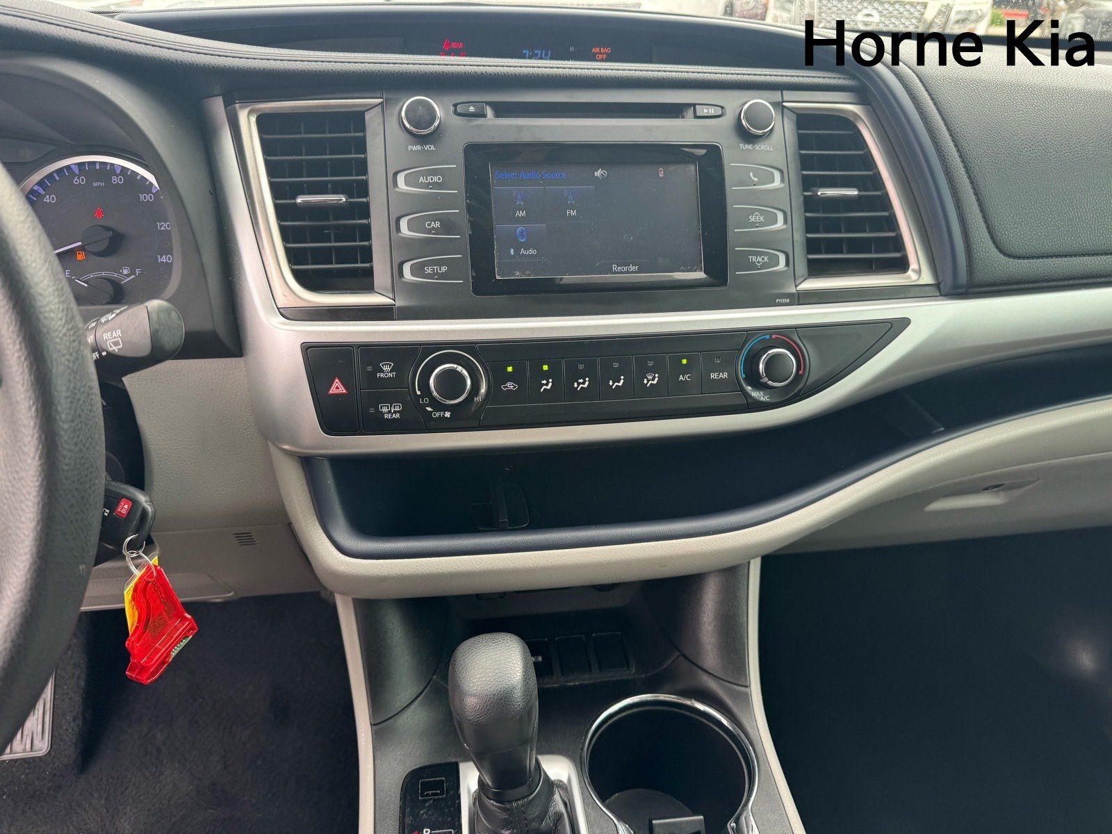 Used 2018 Toyota Highlander LE FWD image 21
