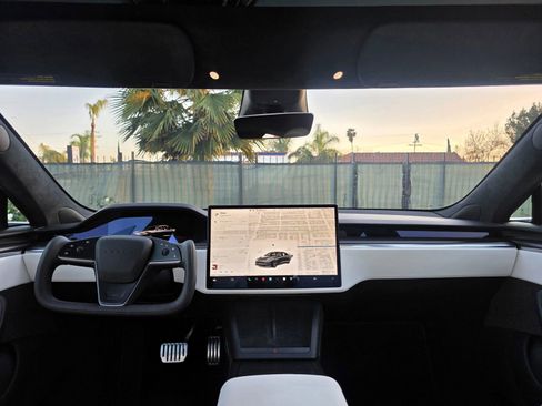 Used 2021 Tesla Model S Plaid image 7