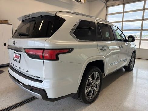 Used 2025 Toyota Sequoia Capstone AWD/4WD image 11