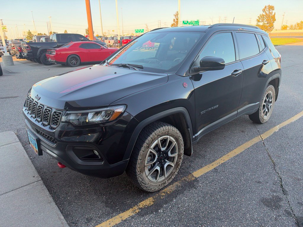 Certified 2025 Jeep Compass Trailhawk AWD/4WD image 4