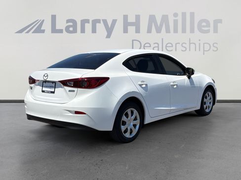Used 2017 MAZDA MAZDA3 Sport FWD image 5