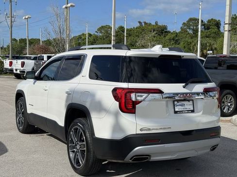 Used 2020 GMC Acadia SLT w/ Driver Alert Package II FWD image 2