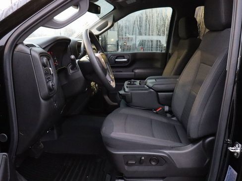 Used 2025 Chevrolet Silverado 2500 Custom w/ Custom Value Package image 4