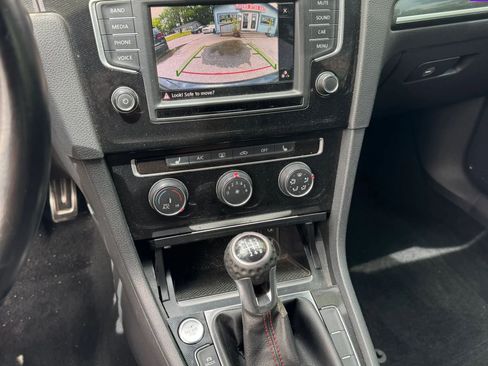Used 2016 Volkswagen GTI SE FWD image 17