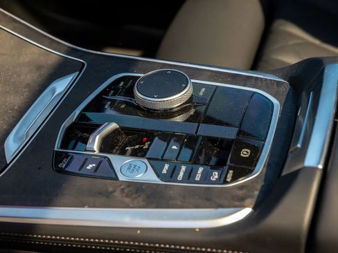 Used 2025 BMW X5 xDrive40i w/ Premium Package image 29