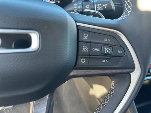 Used 2024 Jeep Grand Cherokee Limited AWD/4WD image 20