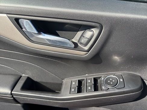 Used 2022 Ford Escape SEL image 10