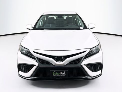 Used 2023 Toyota Camry SE image 2