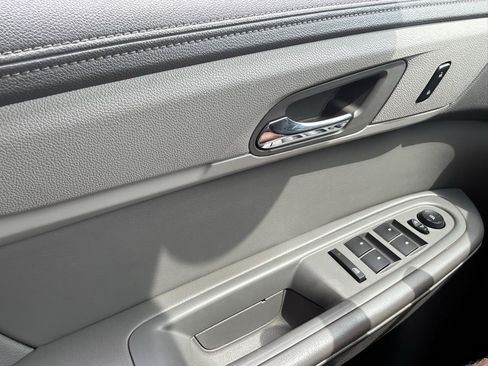 Used 2013 Chevrolet Traverse LS FWD image 26