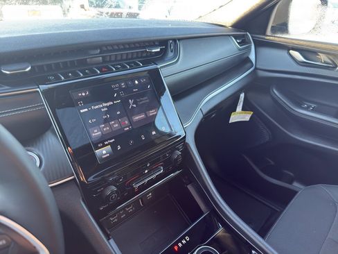 Used 2024 Jeep Grand Cherokee Laredo X w/ Luxury Tech Group I image 21