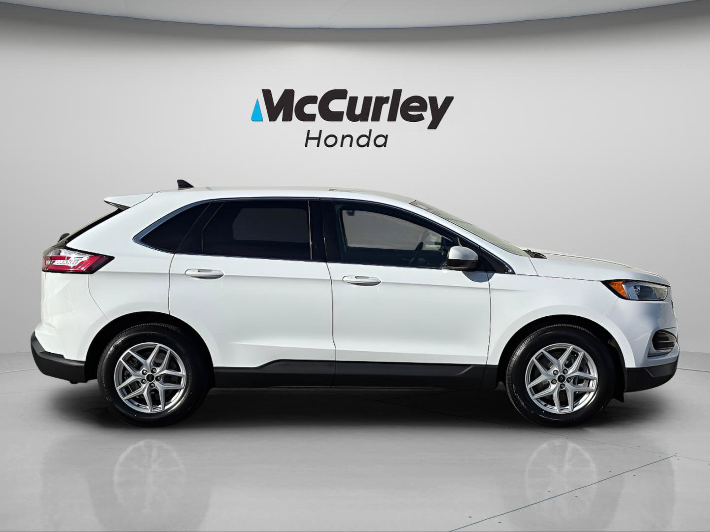 Used 2023 Ford Edge SEL AWD/4WD image 2