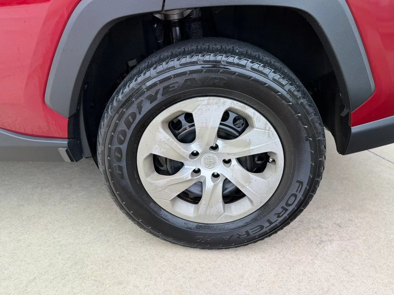 Used 2019 Toyota RAV4 LE FWD image 13