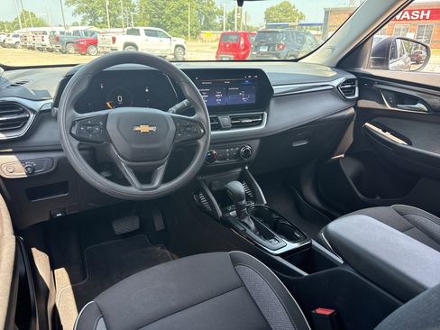 Used 2024 Chevrolet TrailBlazer LS w/ LS Convenience Package image 4