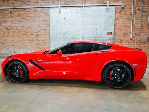 Used 2019 Chevrolet Corvette Stingray Coupe w/ Battery Protection Package RWD image 10