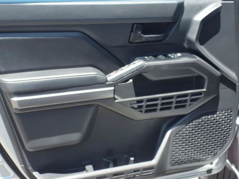 Certified 2025 Toyota Tacoma SR5 AWD/4WD image 13