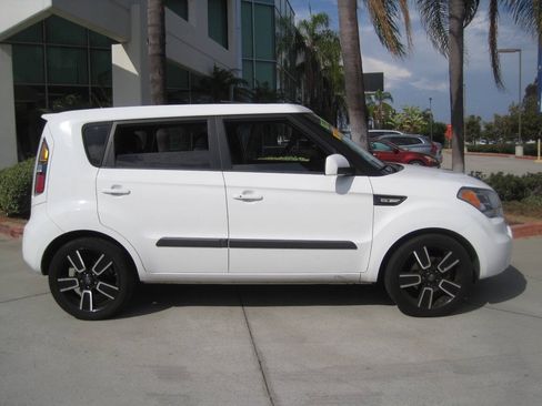 Used 2011 Kia Soul + FWD image 2