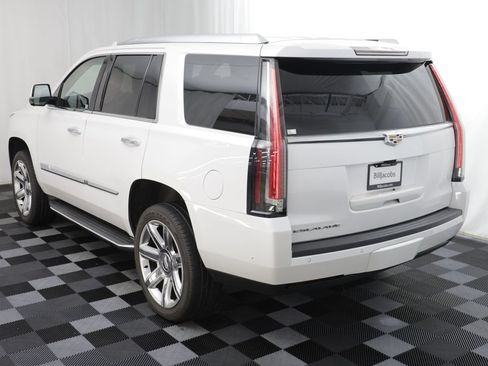 Used 2020 Cadillac Escalade Premium Luxury AWD/4WD image 19