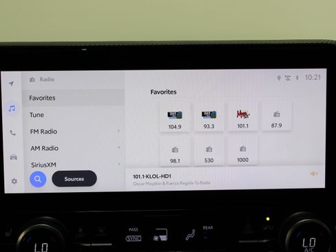 Used 2023 Toyota Highlander XSE FWD image 19