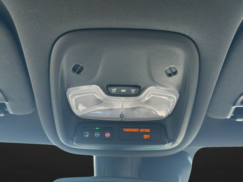 Used 2025 Chevrolet TrailBlazer RS w/ Convenience Package FWD image 33