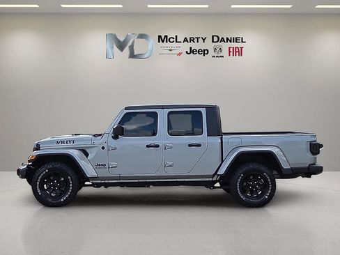 Used 2021 Jeep Gladiator Sport AWD/4WD image 3