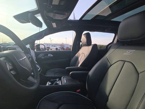 New 2026 Chrysler Pacifica Limited w/ S Appearance Package image 22
