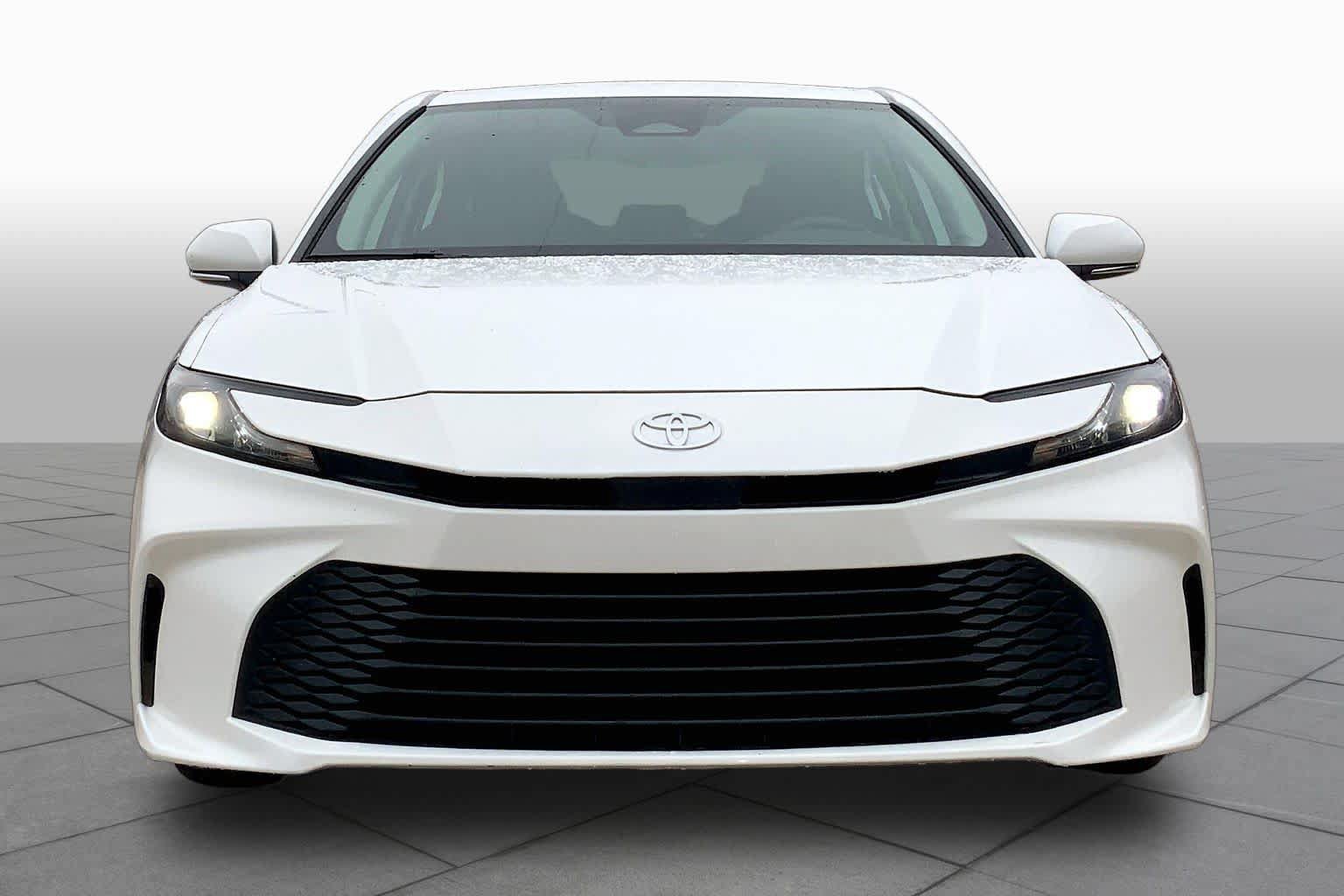 Used 2025 Toyota Camry LE w/ Convenience Package FWD image 4
