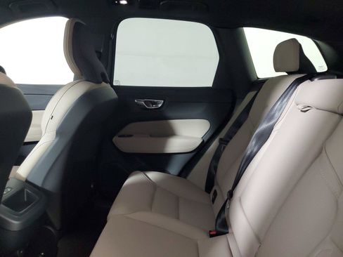 New 2027 Volvo XC60 B5 Plus AWD/4WD image 12