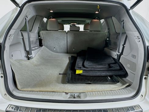 Used 2018 Toyota Highlander XLE w/ Carpet Mat Package (TMS) image 30