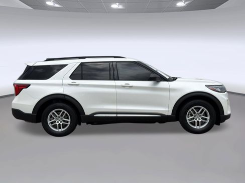 Used 2025 Ford Explorer Active w/ Active Comfort Package RWD image 8