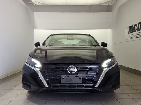Used 2024 Nissan Altima 2.5 SV w/ SV Premium Package FWD image 3