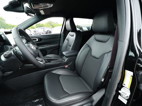 New 2026 Jeep Compass Latitude AWD/4WD image 23