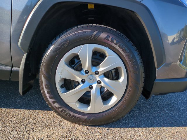 Used 2021 Toyota RAV4 LE AWD/4WD image 11