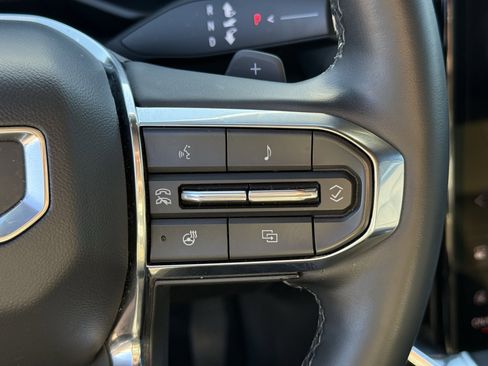 Used 2024 GMC Acadia Elevation image 16