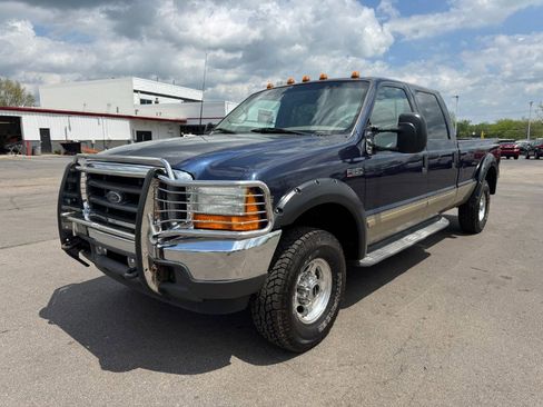 Used 2001 Ford F250 Lariat AWD/4WD image 1