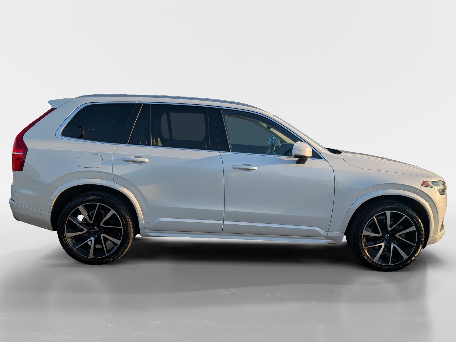 Used 2020 Volvo XC90 T6 Momentum w/ Protection Package AWD/4WD image 3