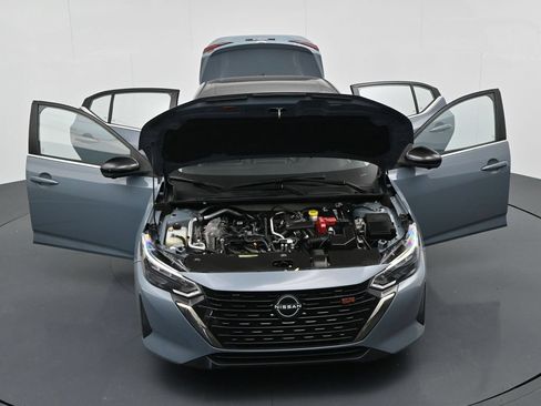 Used 2025 Nissan Sentra SR w/ SR Premium Package FWD image 19