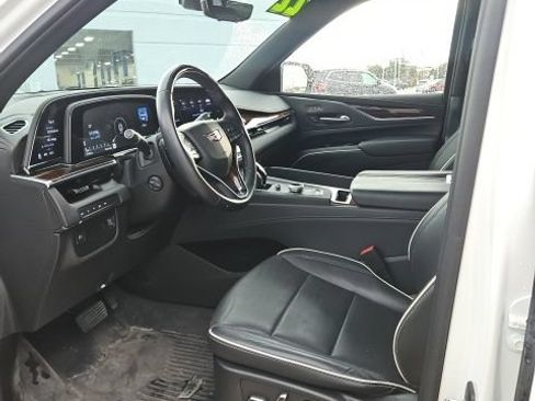 Certified 2022 Cadillac Escalade Premium Luxury AWD/4WD image 13