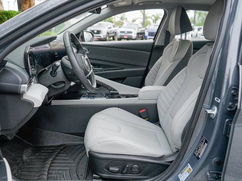 Used 2025 Hyundai Elantra Limited image 16