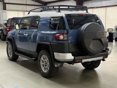 Used 2012 Toyota FJ Cruiser 4WD w/ Upgrade Pkg image 4