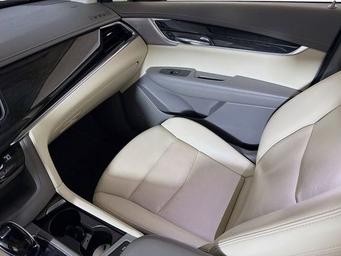 Used 2022 Cadillac XT6 Premium Luxury w/ Technology Package FWD image 23