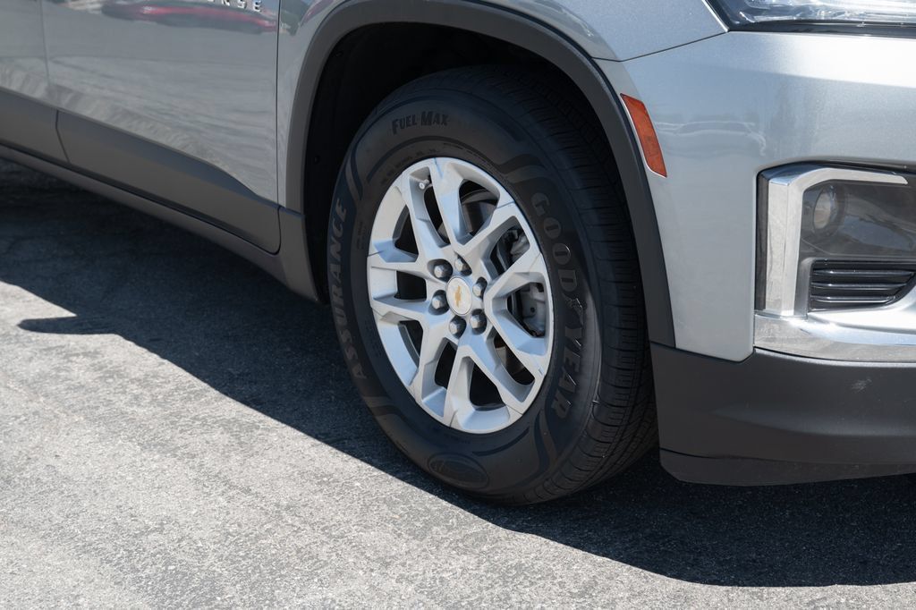 Used 2023 Chevrolet Traverse LS w/ Safety Package FWD image 12