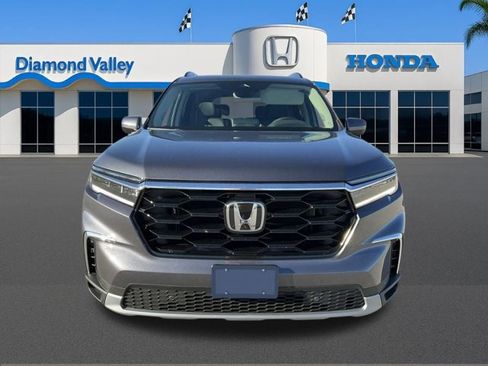 New 2025 Honda Pilot Touring image 8