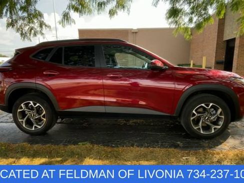 Used 2024 Chevrolet Trax LT w/ Driver Confidence Package FWD image 9