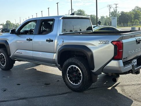 Used 2024 Toyota Tacoma TRD Off-Road AWD/4WD image 4