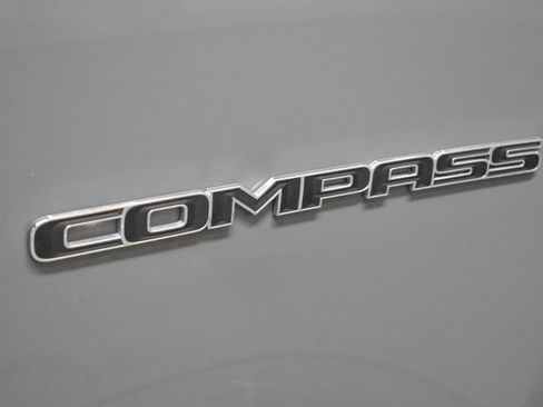 Used 2022 Jeep Compass Limited image 10