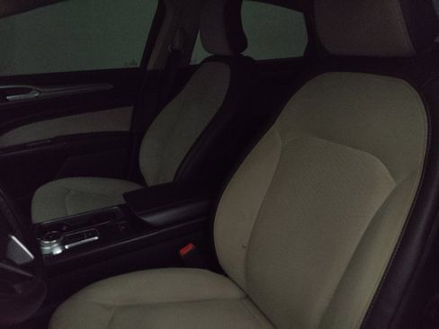 Used 2019 Ford Fusion SE w/ Equipment Group 151A FWD image 19
