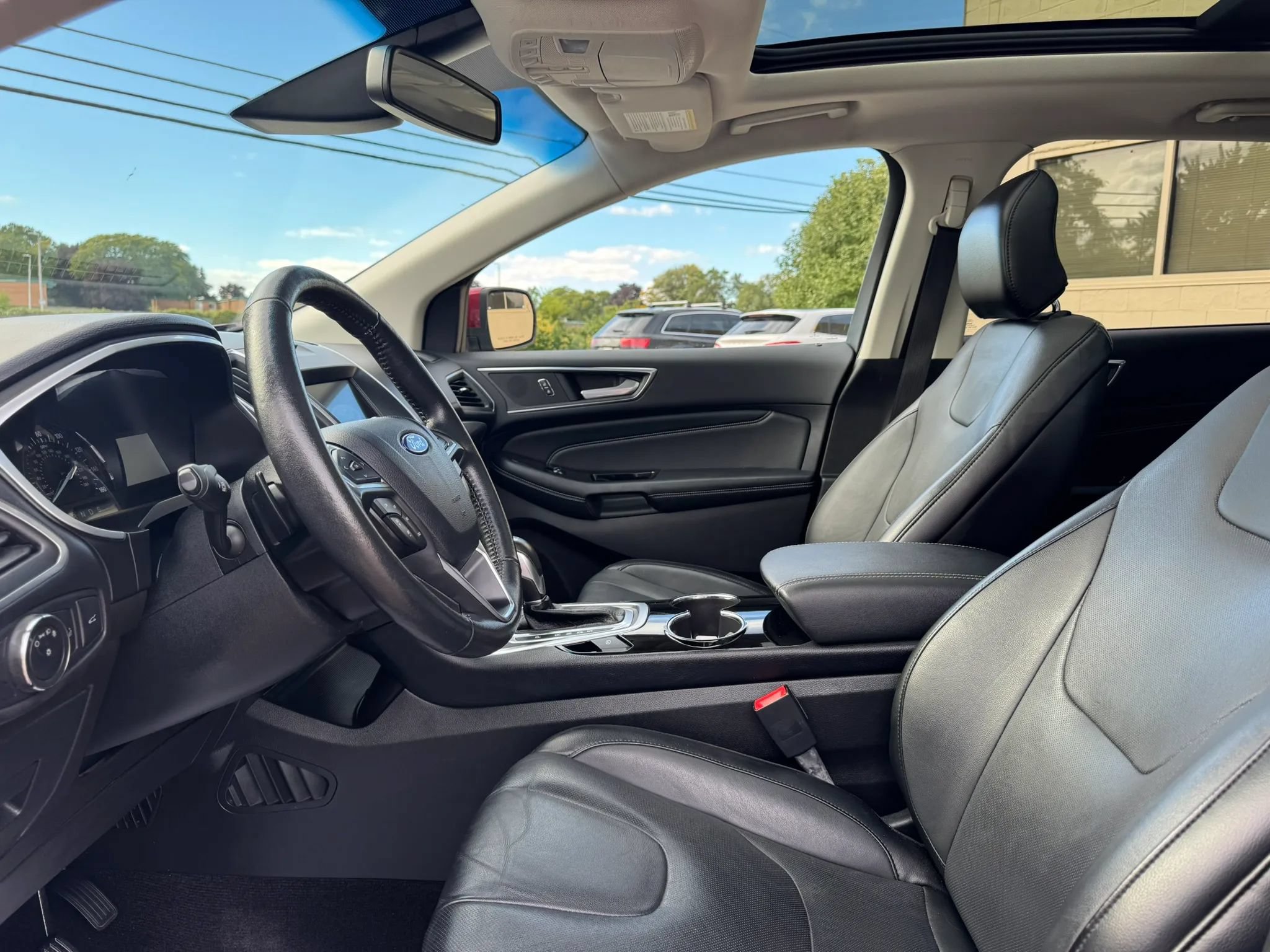 Used 2017 Ford Edge Titanium w/ Equipment Group 302A AWD/4WD image 19