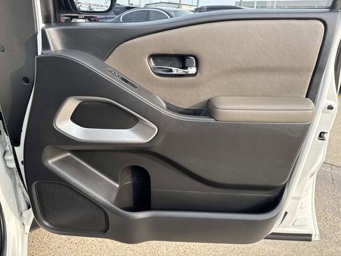 Used 2023 Nissan Frontier SV w/ Technology Package image 13