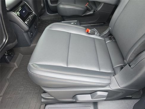 New 2025 Lincoln Aviator 2WD w/ Equipment Group 101A image 19